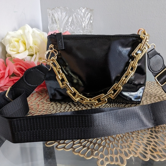 Yves Saint Laurent - Picture 1 of 13